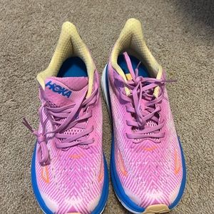 New Womens hoka Clifton 9 US size 7.5b